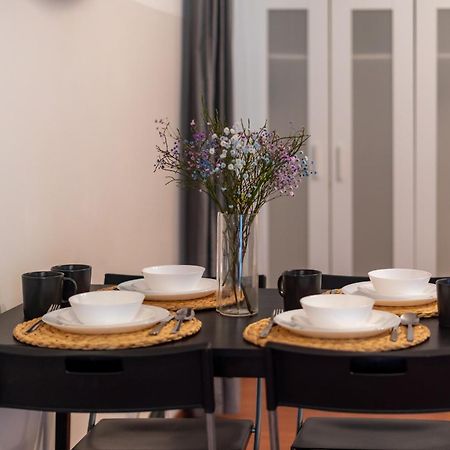 Cozy Apartment In Akacfa Street Budapest Esterno foto