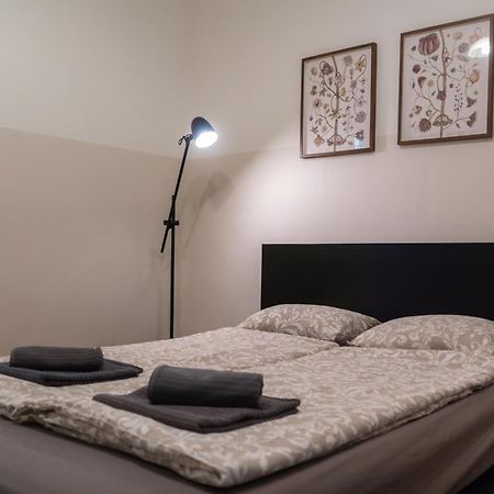 Cozy Apartment In Akacfa Street Budapest Esterno foto