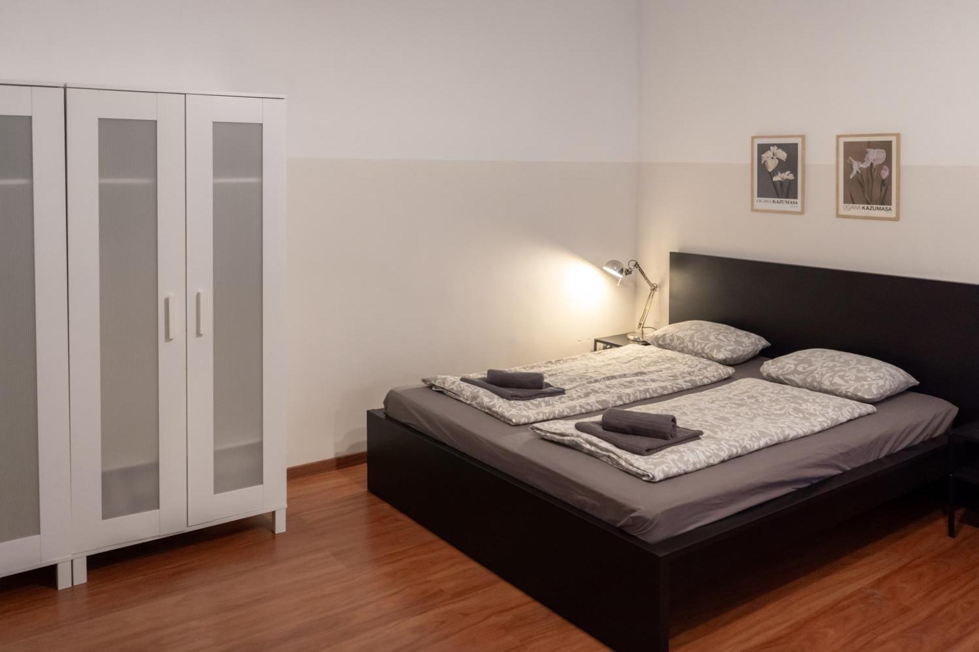 Cozy Apartment In Akacfa Street Budapest Esterno foto