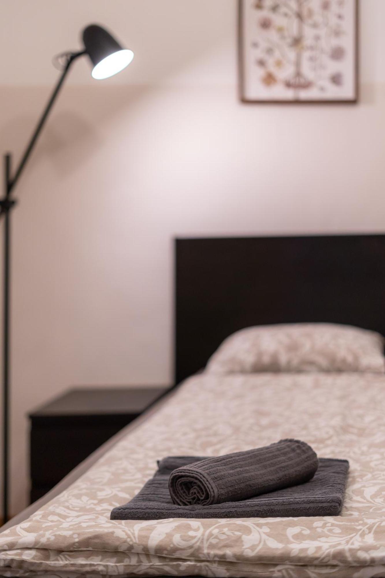Cozy Apartment In Akacfa Street Budapest Esterno foto