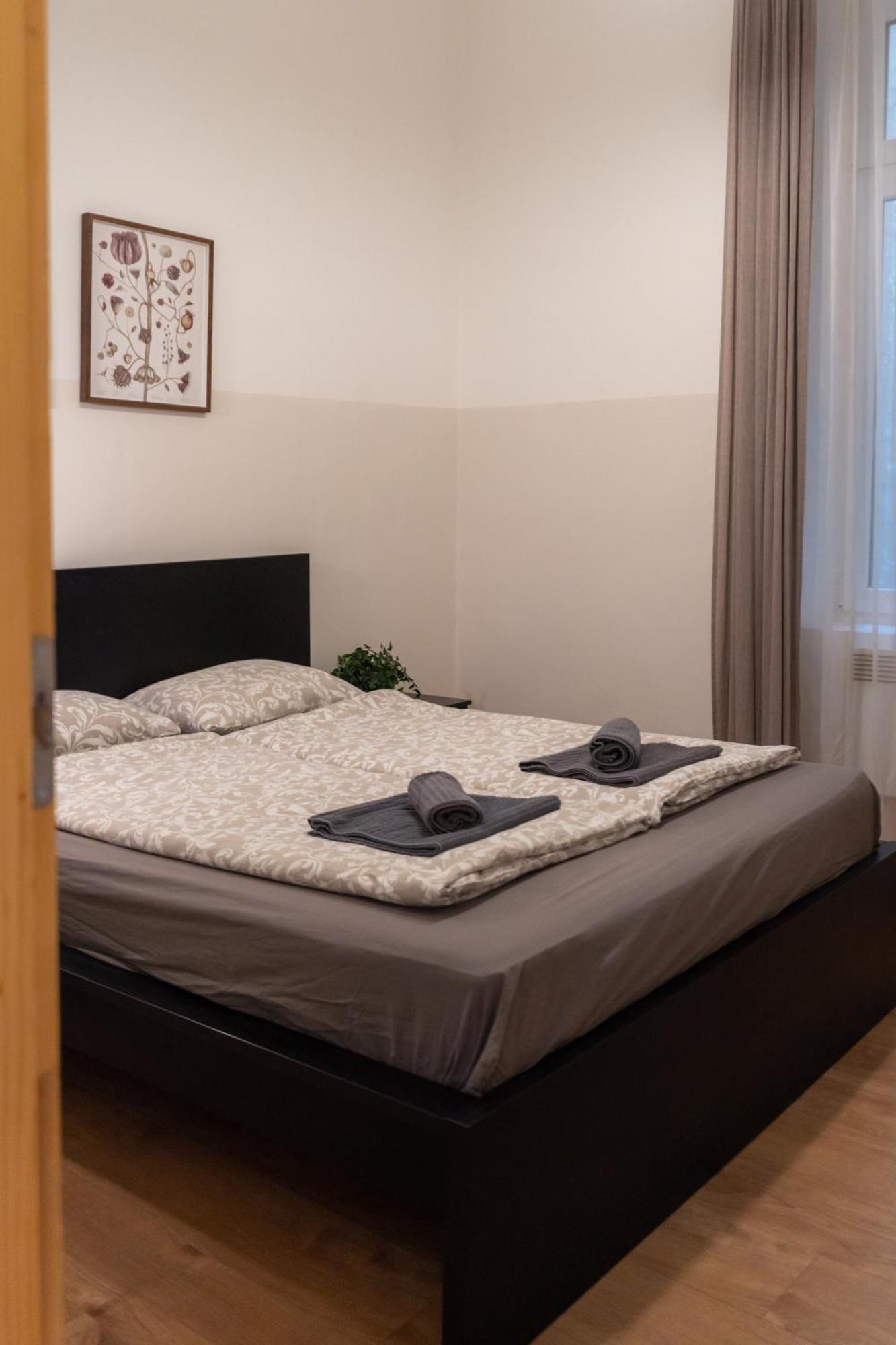 Cozy Apartment In Akacfa Street Budapest Esterno foto