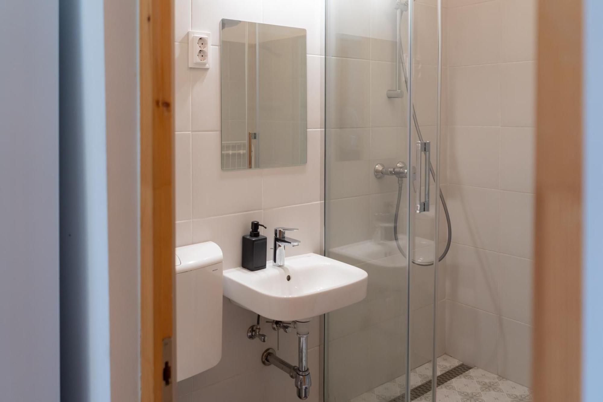 Cozy Apartment In Akacfa Street Budapest Esterno foto