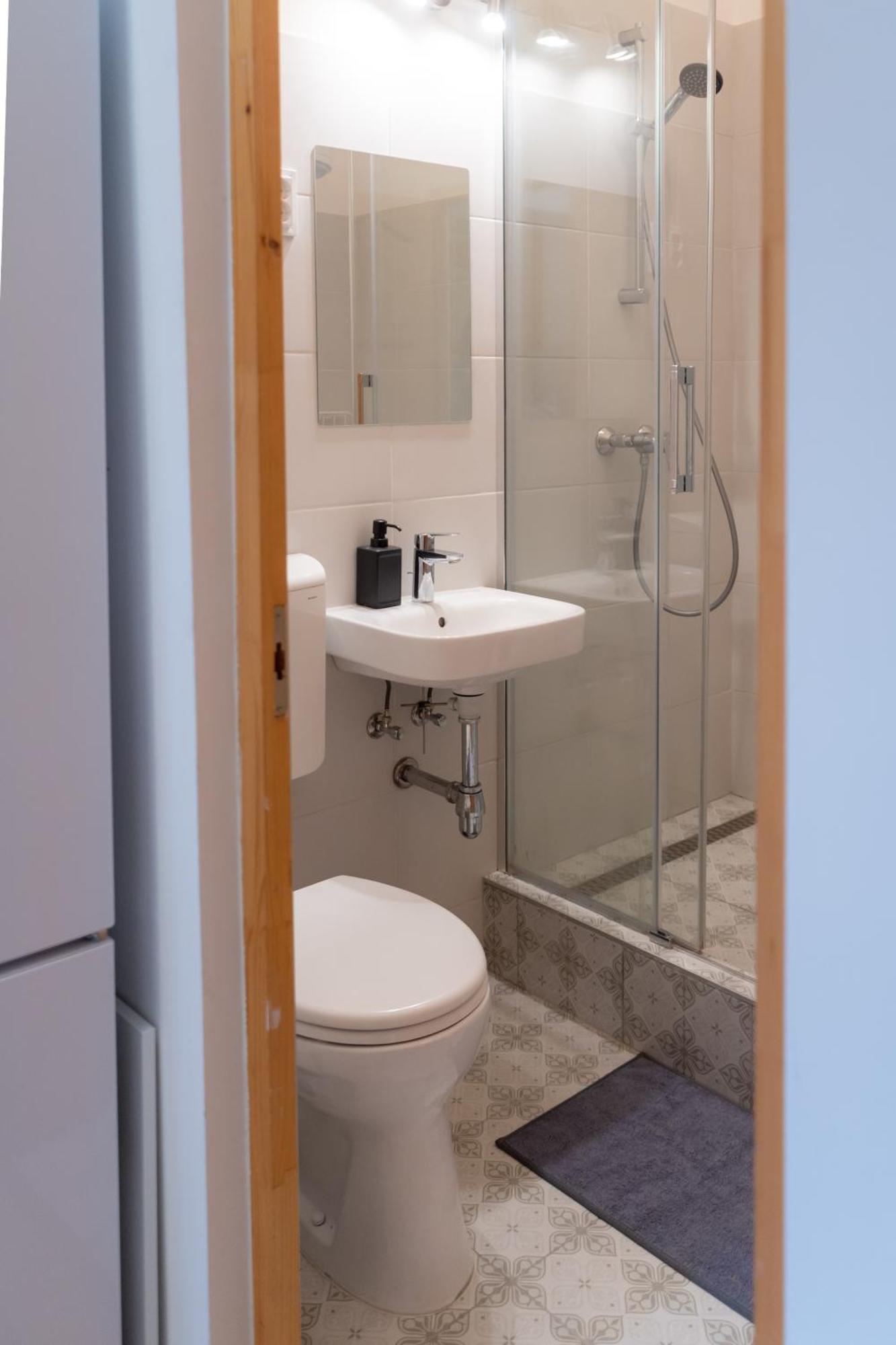 Cozy Apartment In Akacfa Street Budapest Esterno foto